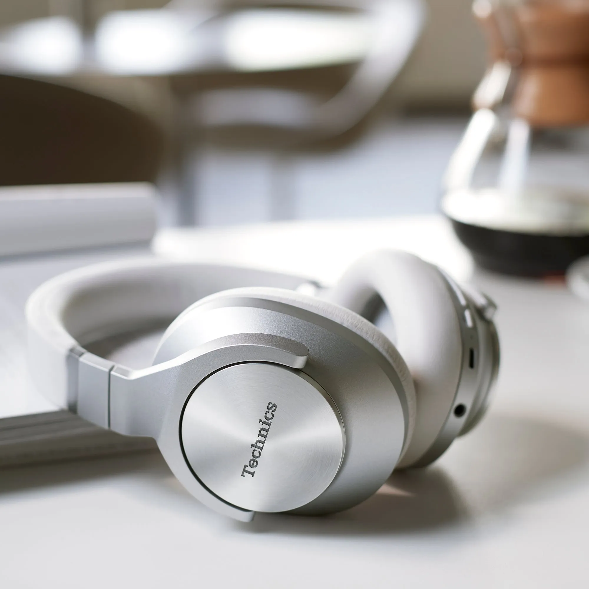 Noise Cancelling Over Ear Headphones EAH-A800