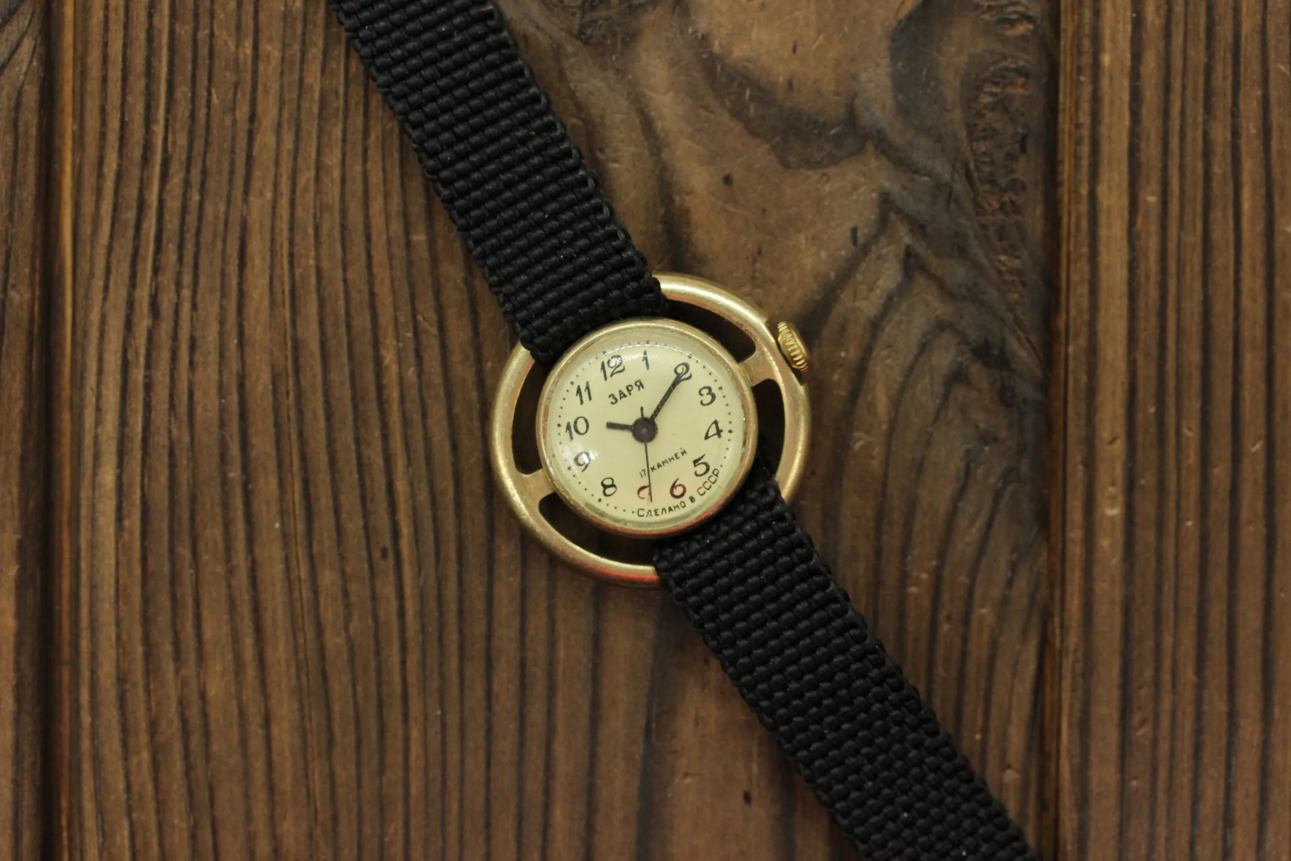 Vintage Soviet womens mechanical watch Zaria UFO