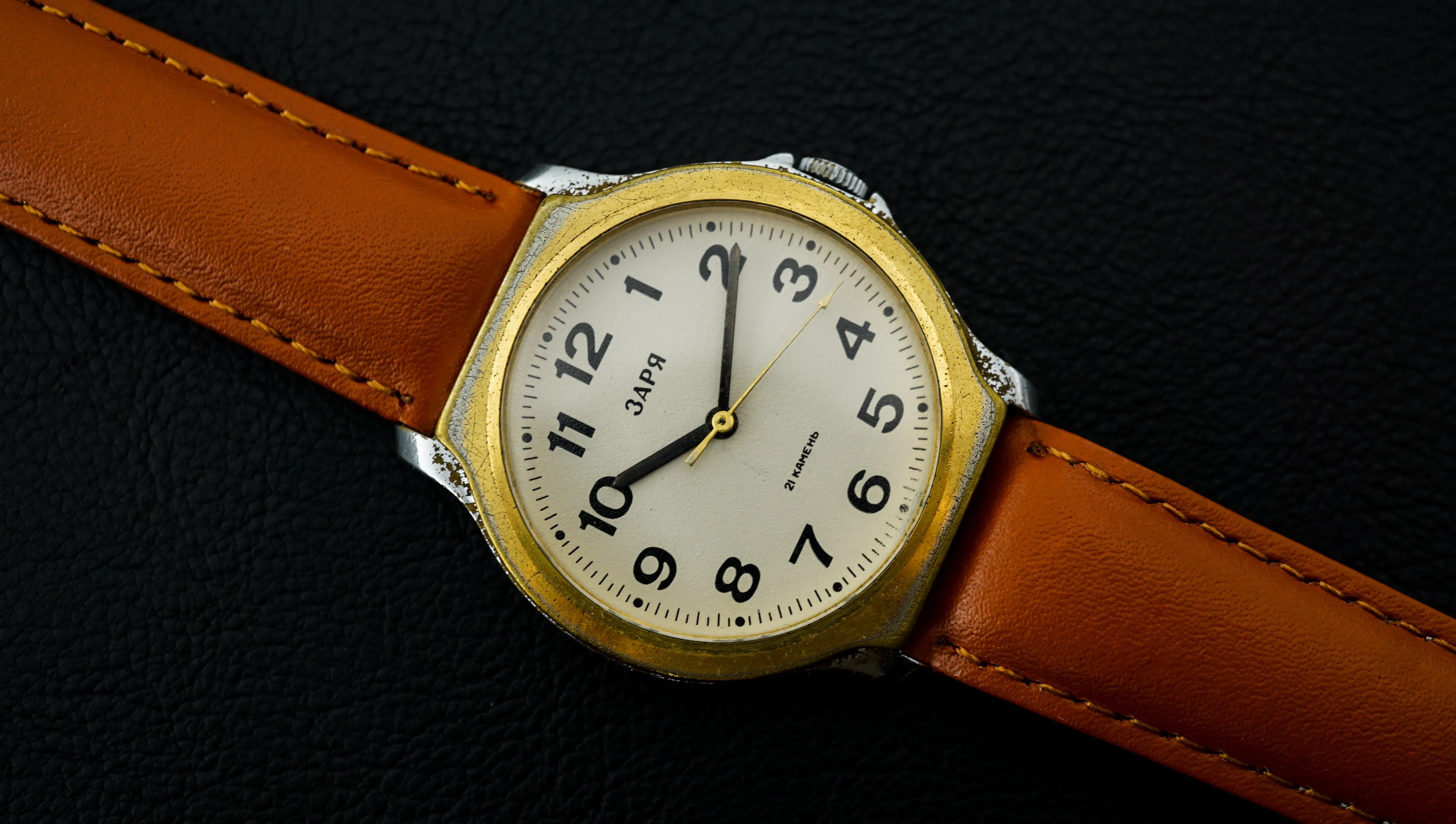 Zaria vintage Soviet mechanical wristwatch 21 jewels